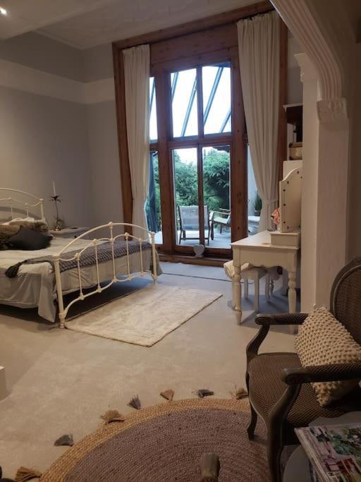 3 Bedroom 3 Bathroom Ground Floor Condo With Veranda Reigate Luaran gambar