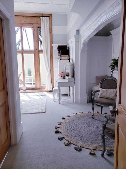 3 Bedroom 3 Bathroom Ground Floor Condo With Veranda Reigate Luaran gambar